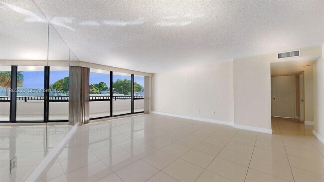 Building Photo - 13953 Kendale Lakes Cir