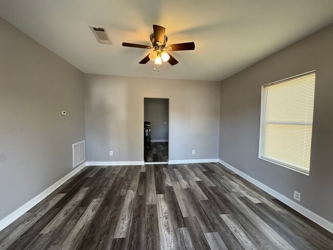 Building Photo - Available to Show