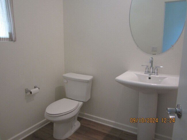 Building Photo - Luxury Townhome in Moreno Valley