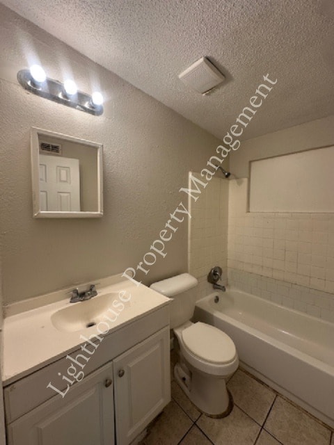 Building Photo - Bright 4 Bedroom Home With Tile Flooring Throughout