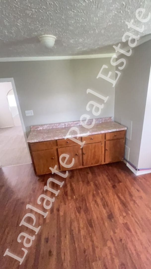 Building Photo - Charming and cozy 3-Bedroom Home with Fenced Yard