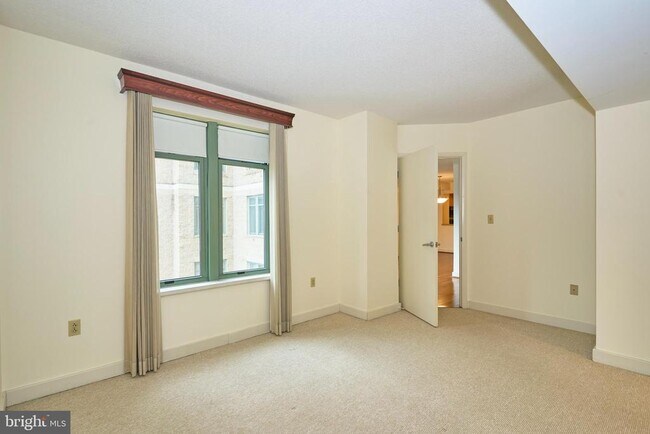 Building Photo - 1150 K St NW