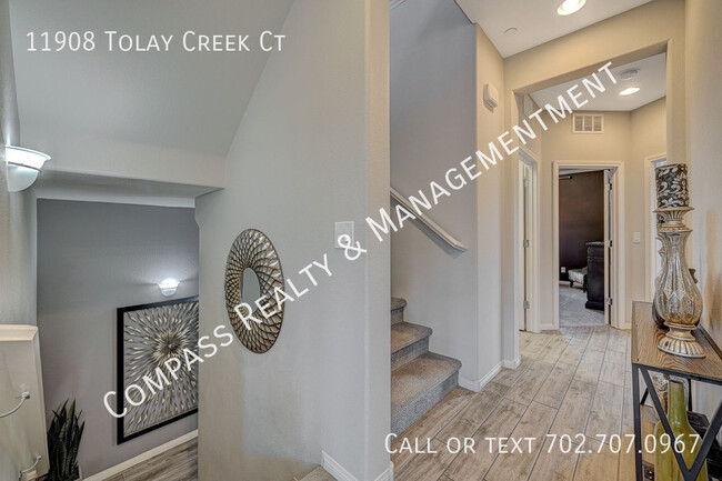 Building Photo - Fully Furnished Townhome in Summerlin