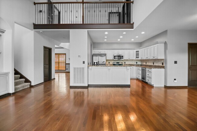 Building Photo - 869 E Accipiter Cir