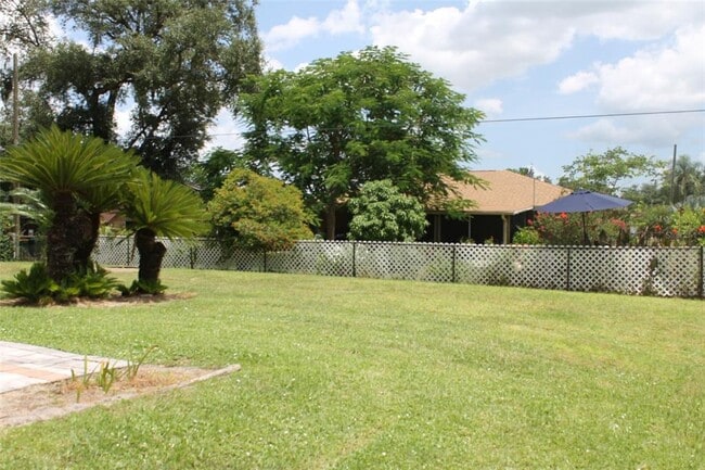 Building Photo - 1114 Presque Isle Dr