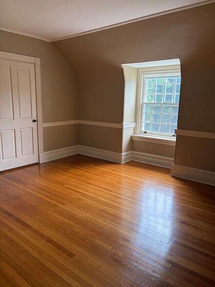 Room 3 - 7709 Cherokee St