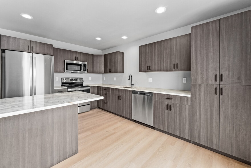 Building Photo - 535 Harper Cir