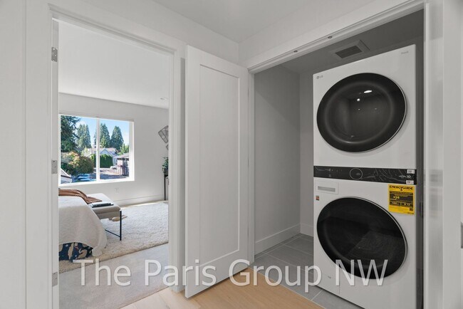 Building Photo - Stunning 2024 Built Downtown Kirkland Luxe Home for Rent! 3br/3.5ba/2410sf