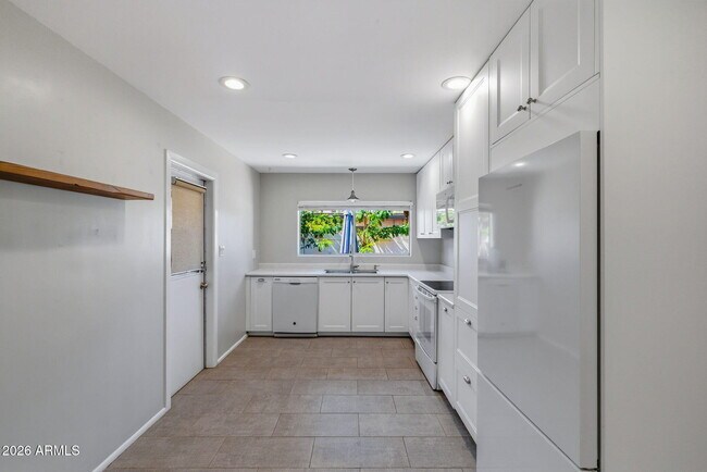 Building Photo - 3640 E Montecito Ave