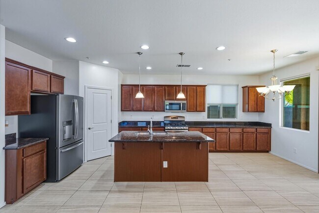 Building Photo - 9233 W Dreyfus Dr