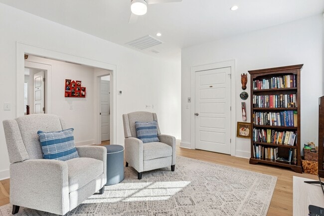 Building Photo - 9013 Stern Aly