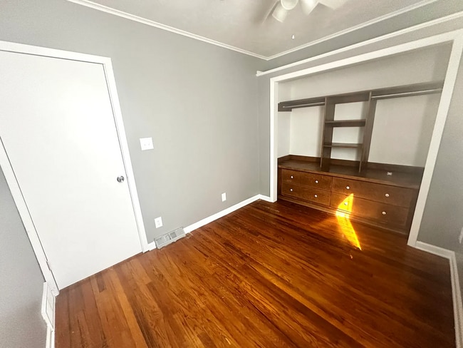 Building Photo - 6110 Pratt St