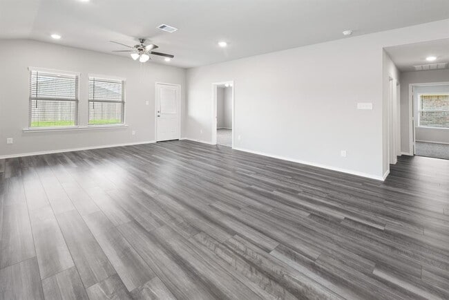 Building Photo - 2517 River Wy Dr