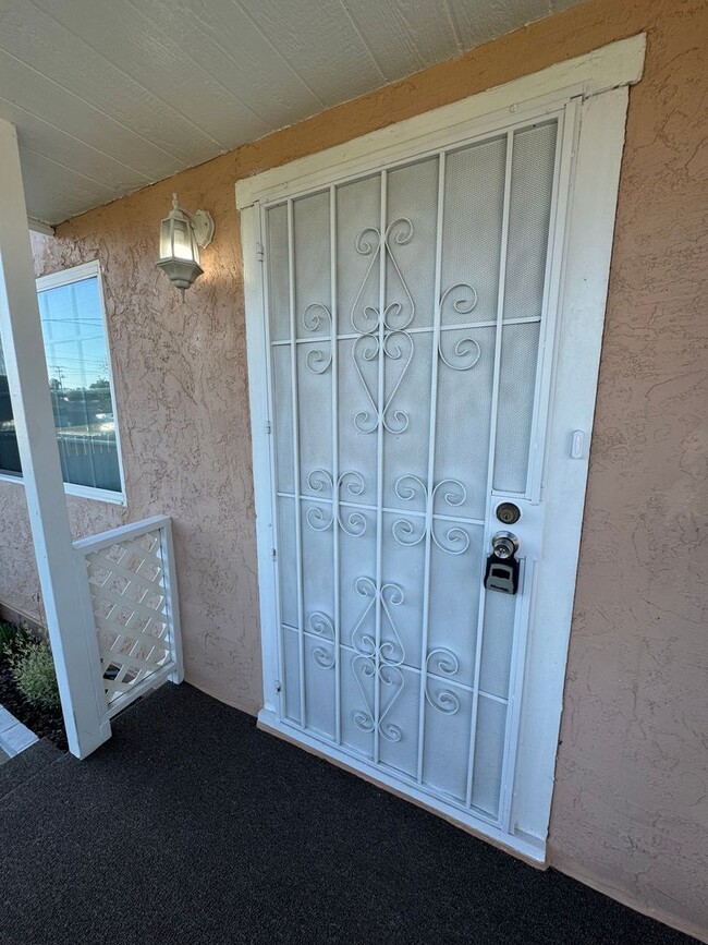 Building Photo - 5 Bedroom, 3.5 Bath, Beautiful 1,856 SQ FT...
