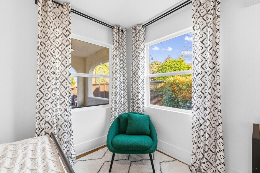 Building Photo - 3407 N Mountain View Dr