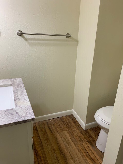 downstairs bathroom - 2715 Sunnyview Ln