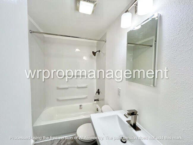 Building Photo - 2 Bed 1 Bath House in Washington Local Sch...