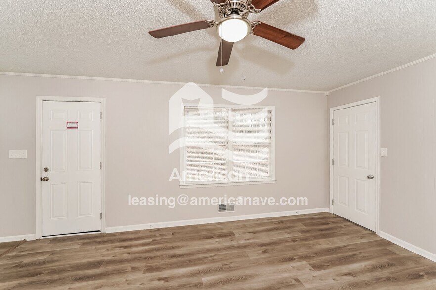 Building Photo - 1657 Azalea Dr