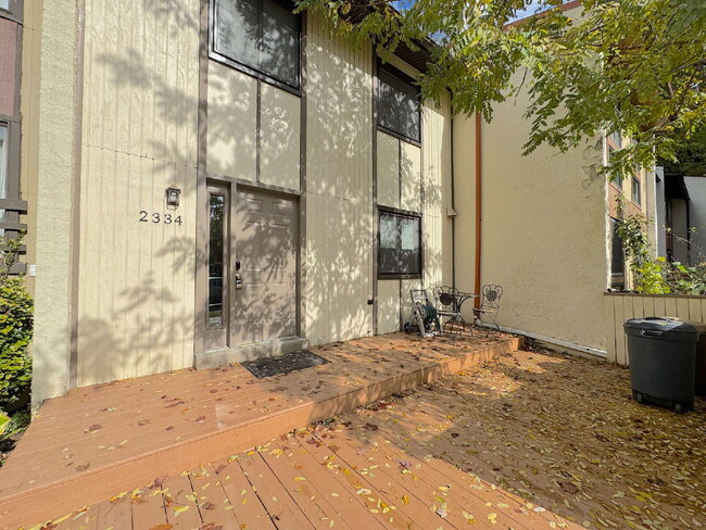 Building Photo - Charming Reston Townhome in a Prime Location