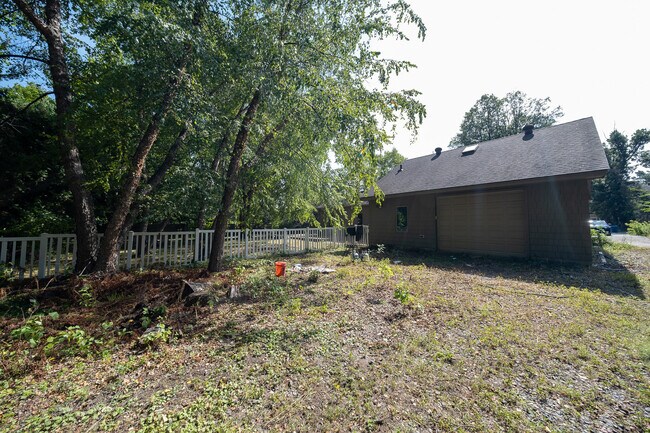 Building Photo - 14510 Gleason Lake Dr