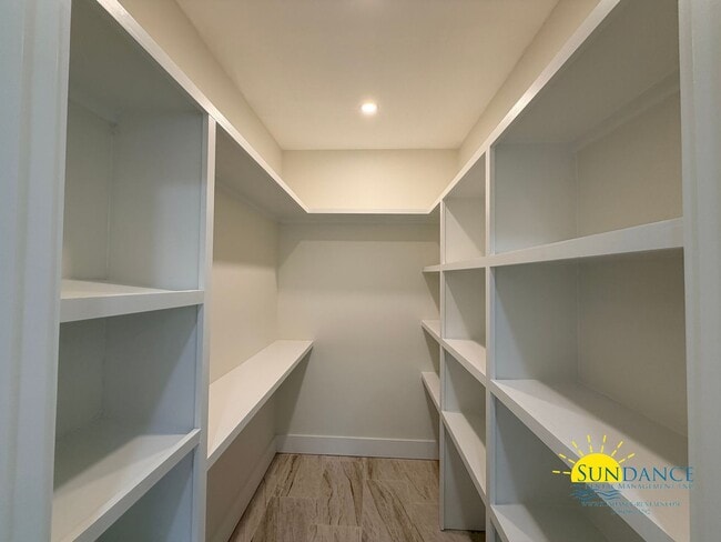 Building Photo - Beautifully Renovated 4BR Home with Private Pool in Fort Walton Beach!