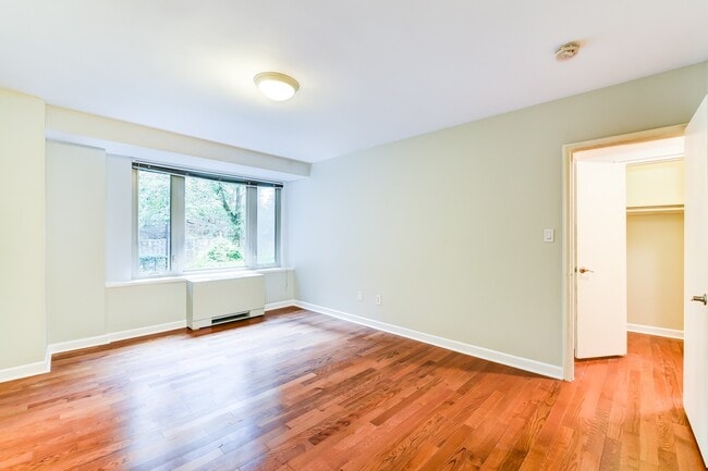 Building Photo - Spacious 2 Bedroom, 2 bath condo. Enjoy be...