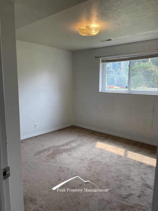 Building Photo - 8701 Brynwood Dr