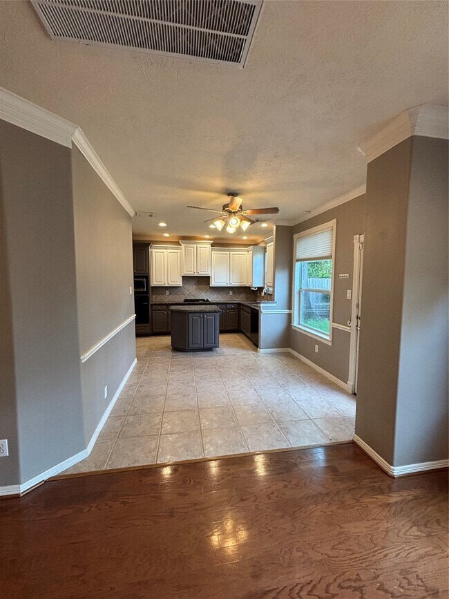 Building Photo - 951 Lamonte Ln