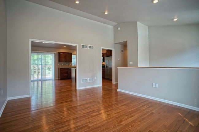 Building Photo - 15 Scarlet Oak Dr