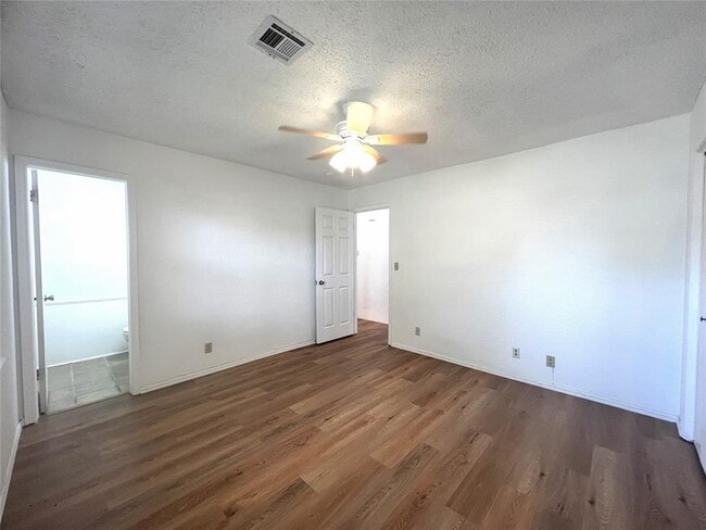 Building Photo - 1024 S Highland Dr