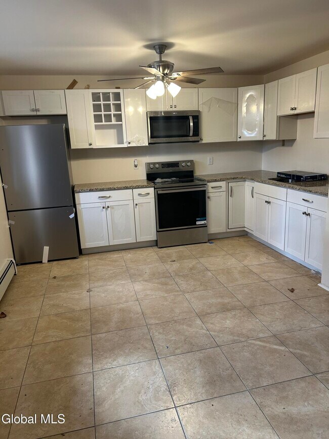 Building Photo - 18 1/2 Voorhees St