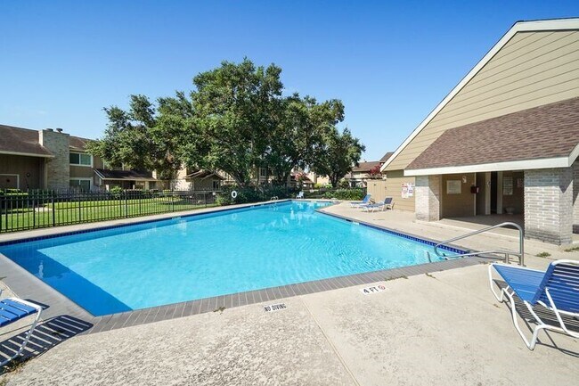 Building Photo - 11502 Village Pl Dr