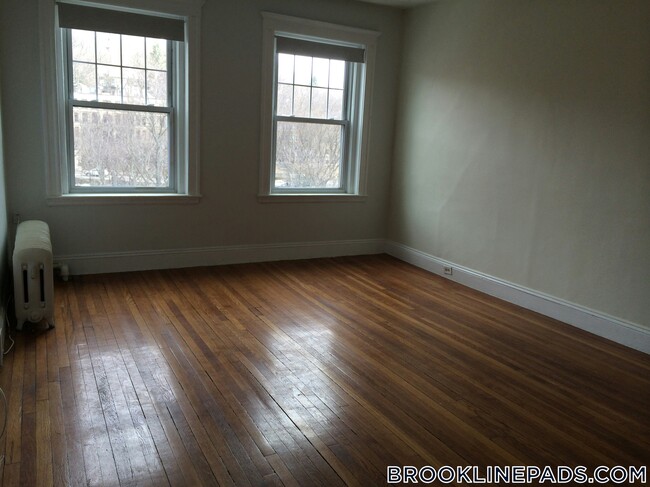 Building Photo - 1748 Beacon St