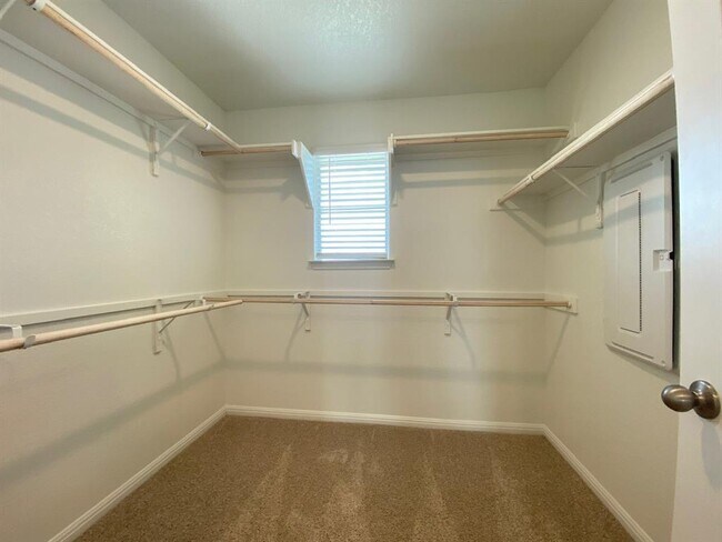 Building Photo - 408 Brody Ln