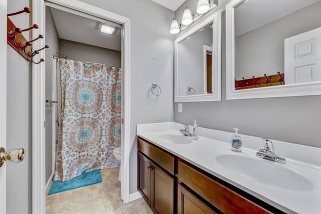 Building Photo - 1442 Arrowhead Dr