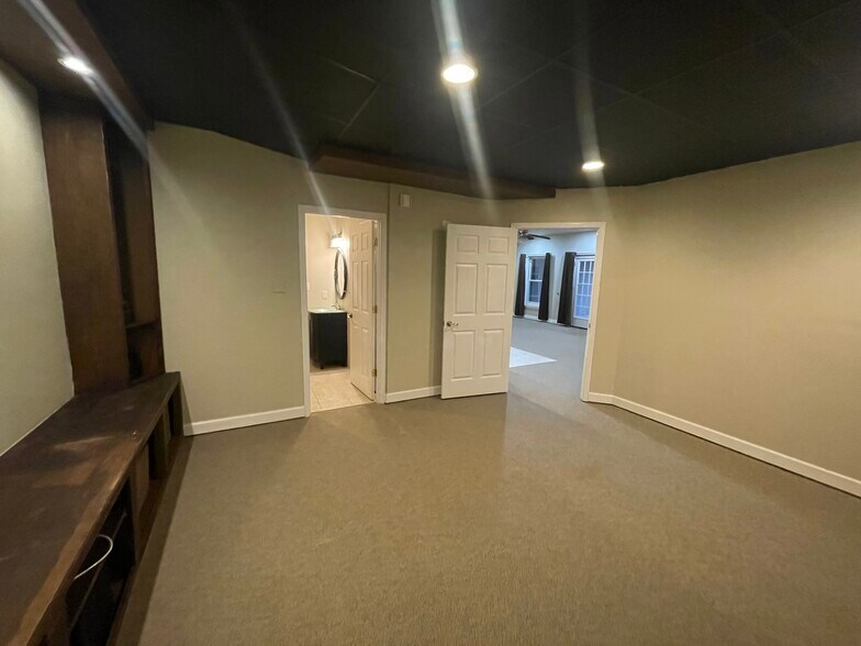 Bedroom - 181 Redwood Ln