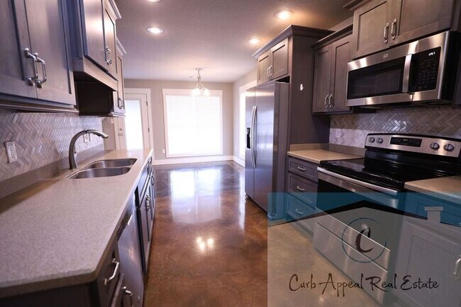 Building Photo - Beautiful, spacious 3 bed / 2 bath recently built home (Nettleton Schools) - fenced back yard!!