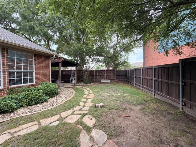 Building Photo - 8640 Woodcreek Dr