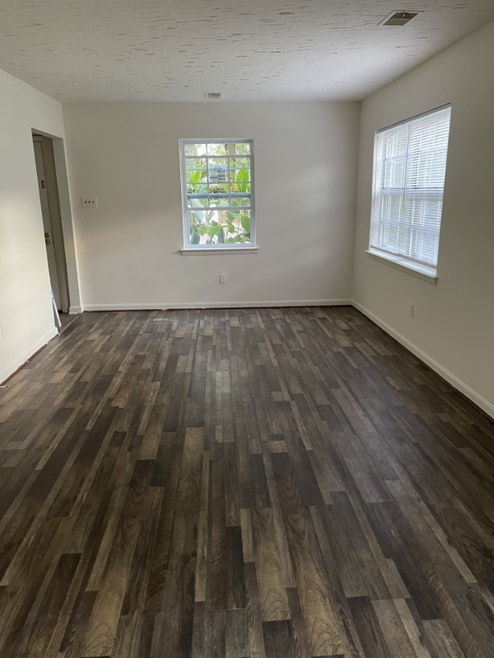 Building Photo - 8200 Walutes Cir