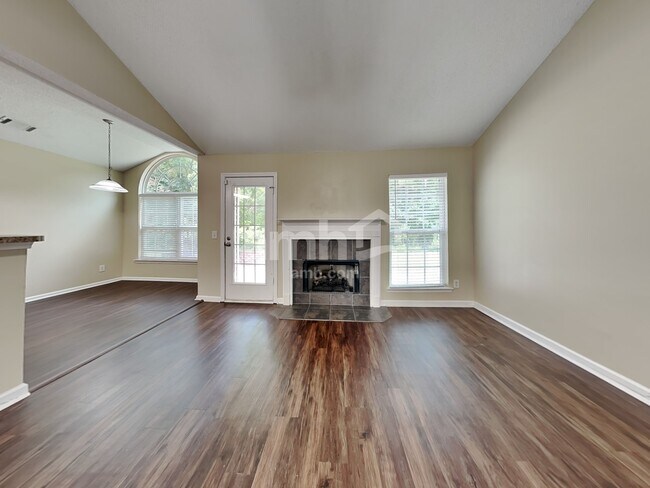 Building Photo - 260 Pampas Dr