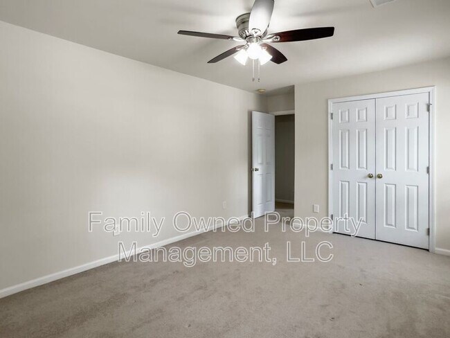 Building Photo - 8753 Red Oak Dr