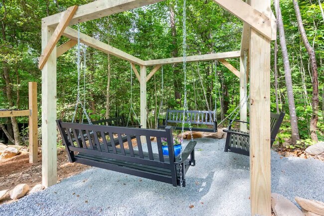 Building Photo - 288 Stone Wall Rd