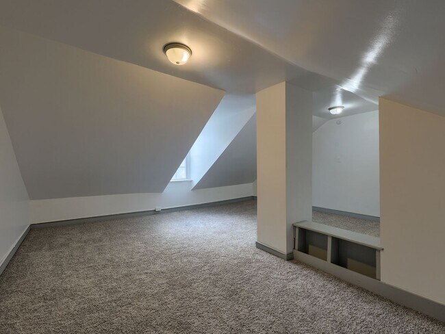 Building Photo - Newly Renovated Single Family Home in Midtown