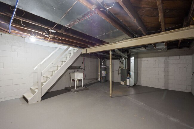 Building Photo - 28 Wenzell Pl