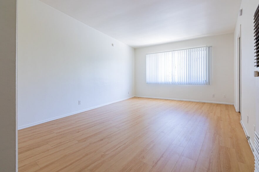 Building Photo - 667-669-669 Levering Ave