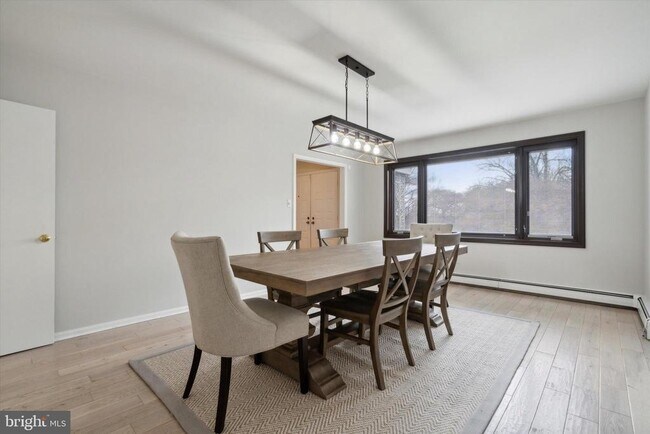 Building Photo - 1530 Briar Hill Rd