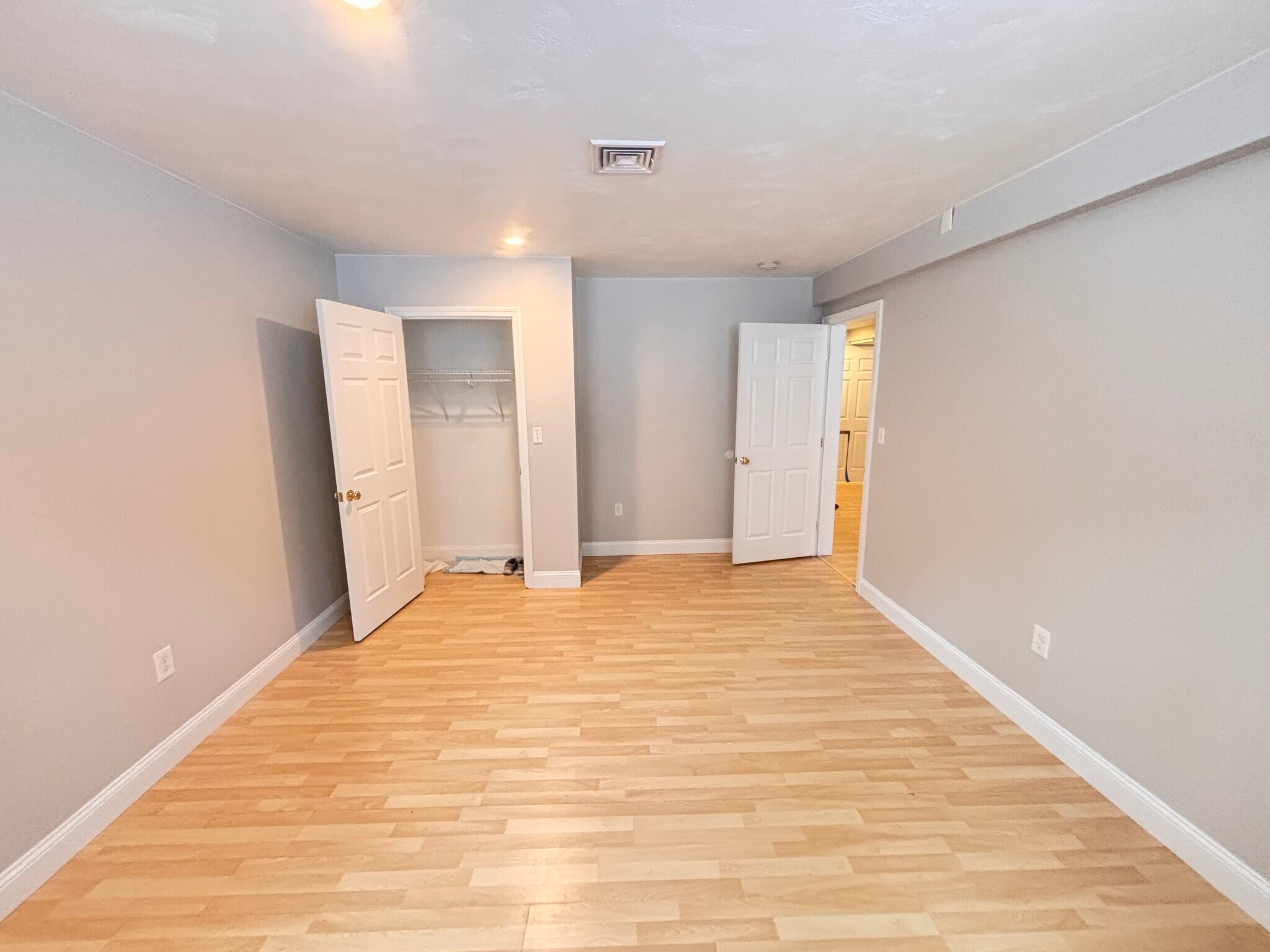 Building Photo - 10 Strathmore Rd