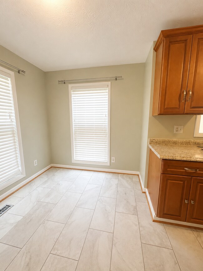 Building Photo - 1228 Bromley Dr