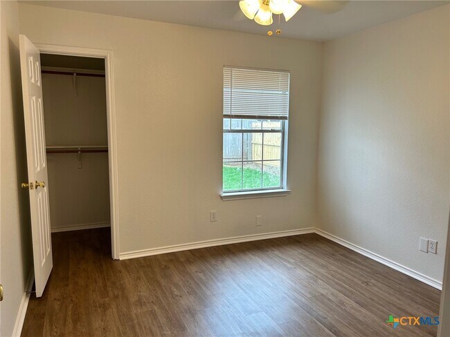 Building Photo - 3039 Pine Valley Dr