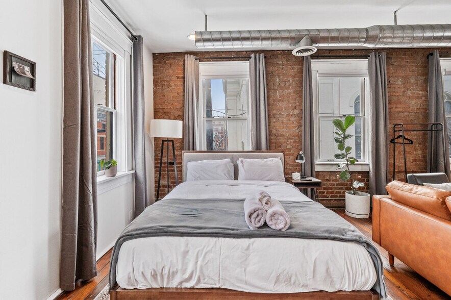 Building Photo - 111 E 13th St